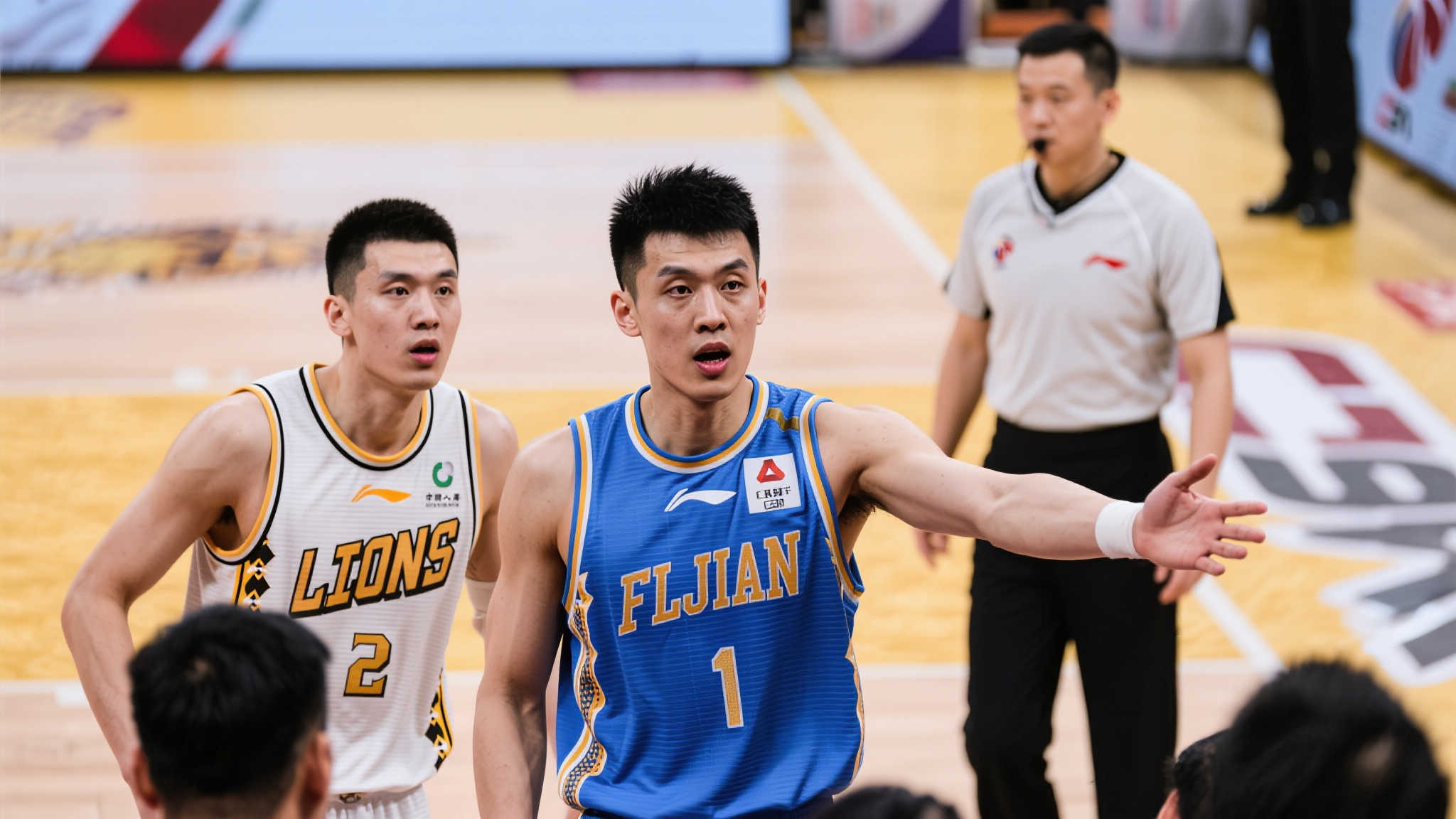 成功当选为 成功当选为